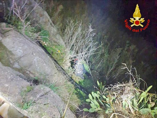Calcata - Ragazza precipita per 10 metri in una forra - L'intervento dei vigili del fuoco