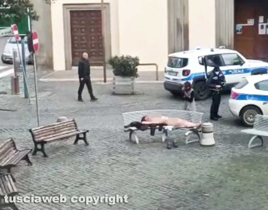 Cura di Vetralla - La donna nuda sulla panchina