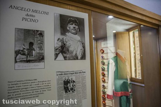 Vetrina dedicata a Meloni - Museo di Canepina