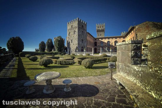 Esterno del castello - Giardino all'italiana