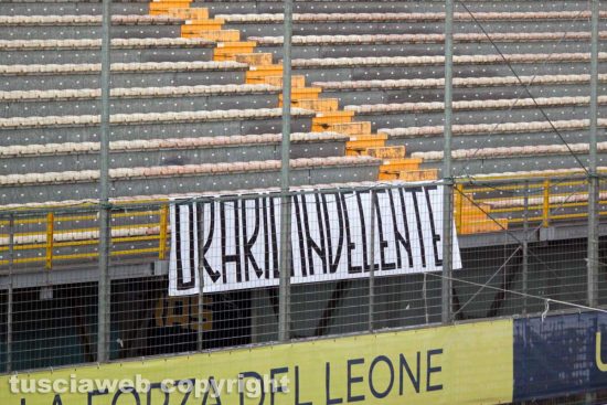 Sport - Calcio - Viterbese - Lo striscione della curva Nord