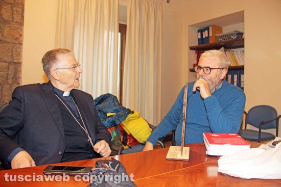 Viterbo - Il vescovo Orazio Francesco Piazza e il direttore di Tusciaweb Carlo Galeotti