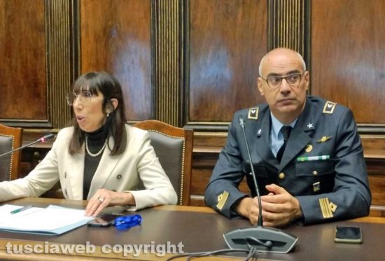 Viterbo - L'assessora Patrizia Notaristefano e il tenente colonnello Massimo Bambini