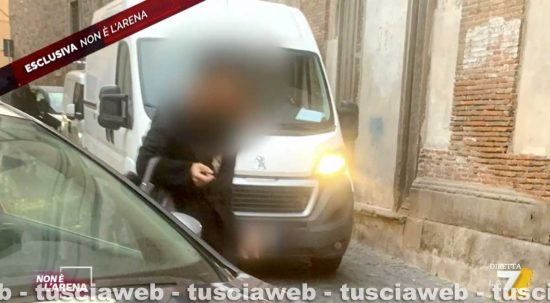 Incontro Renzi e dirigente dei servizi in autogrill, la "misteriosa" professoressa ripresa da Giletti a Viterbo