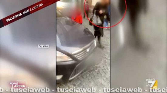 Incontro Renzi e dirigente dei servizi in autogrill, la "misteriosa" professoressa ripresa da Giletti a Viterbo
