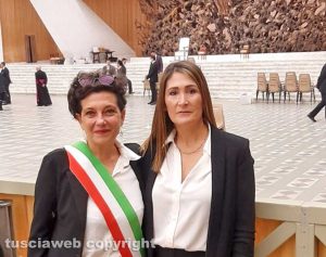 Roma - Il vicesindaco di Montalto Annamaria Fabi e l’assessore Simona Atti nell’aula Paolo Sesto in Vaticano 