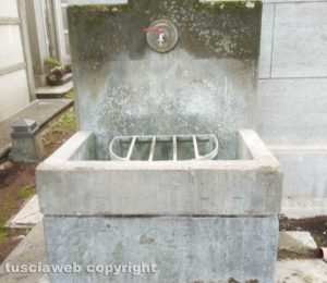 Viterbo - Fontana al cimitero San Lazzaro