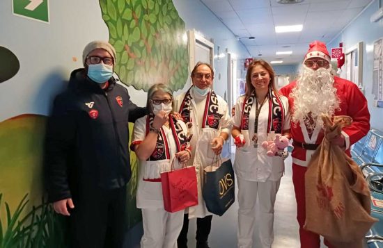 Viterbo - Babbo Natale dell'Asd Sorianese nel reparto di pediatria di Belcolelle