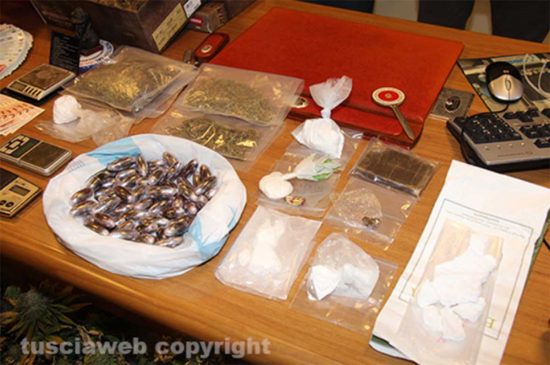 Viterbo - Operazione antidroga della mobile al Pilastro