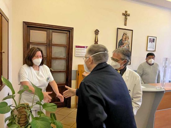 Il nuovo vescovo Piazza in visita a Santa Rosa, alla Quercia, al carcere e a Villa Rosa