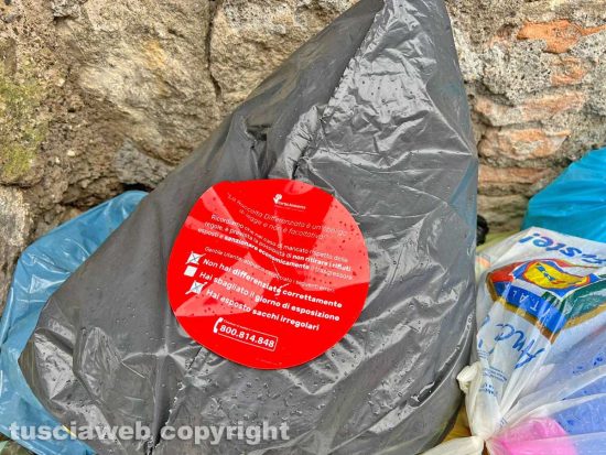 Viterbo - La "discarichetta" di largo Colonna