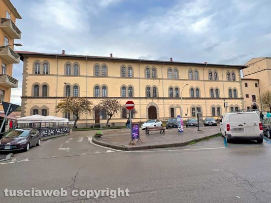 Viterbo - L'ex comando della Guardia di finanza in piazza della Rocca