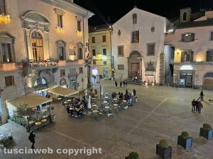 Viterbo - Non chiamatela notte bianca - Piazza del comune