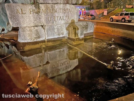 Viterbo - Non chiamatela notte bianca - La fontana del sacrario senz'acqua
