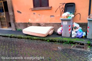 Viterbo - Incuria in via Santa Rita