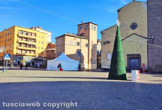 Viterbo - La piazza agli Almadiani deserta