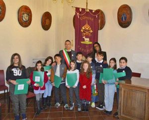 Capranica - éietro Nocchi e Katia Taste con il nuovo consiglio comunale dei bambini