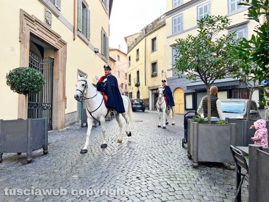 Viterbo - Carabinieri a cavallo il giorno di Natale