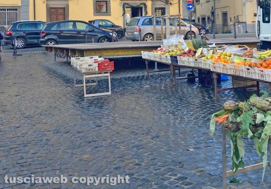 Viterbo - Il mercato di San Faustino con il palco