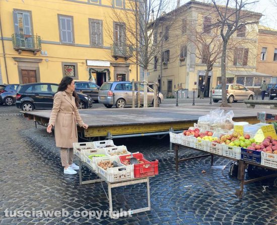 Viterbo - Sberna al mercato di San Faustino con il palco
