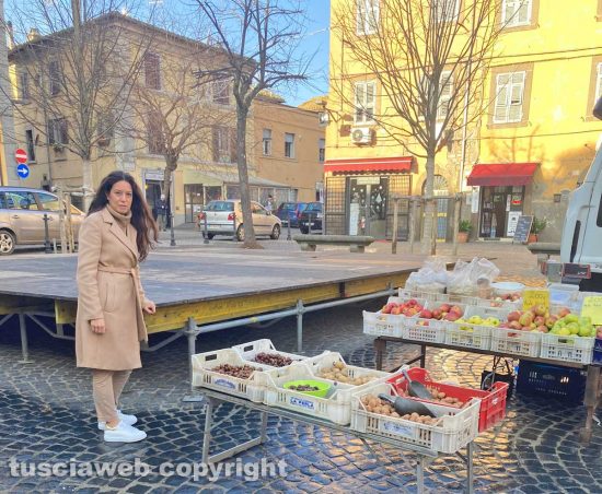 Viterbo - Sberna al mercato di San Faustino con il palco