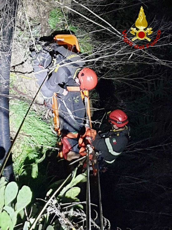 Calcata - Ragazza precipita per 10 metri in una forra - L'intervento dei vigili del fuoco