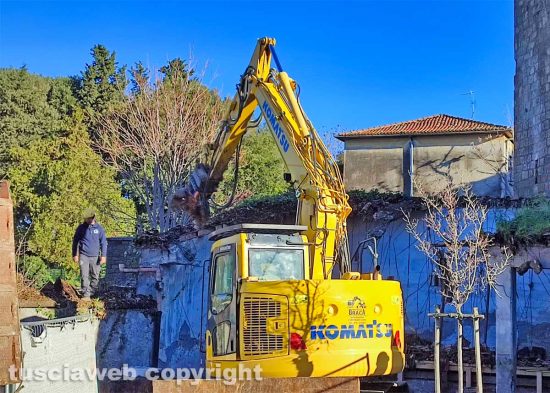 Viterbo - I lavori al lavatoio in via Signorelli