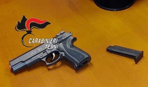 Terni - La pistola giocattolo utilizzata per la finta rapina