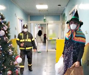 Viterbo - La befana dei vigili del fuoco al Belcolle