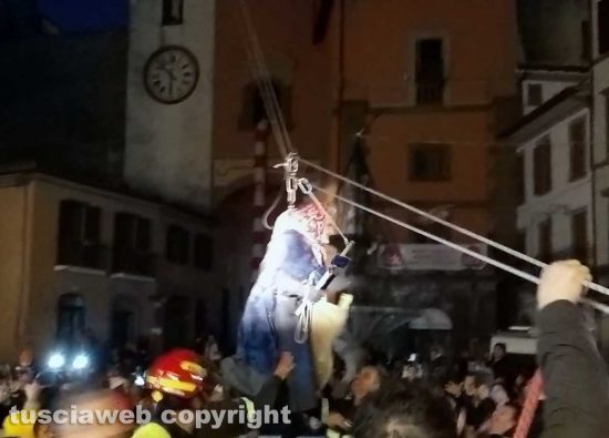 Montefiascone - La discesa della Befana 115 dalla torre dell'orologio di piazza Vittorio Emanuele