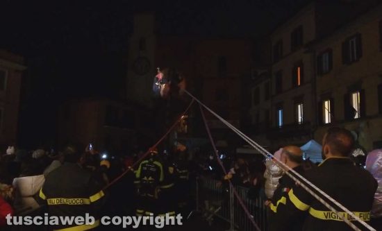 Montefiascone - La discesa della Befana 115 dalla torre dell'orologio di piazza Vittorio Emanuele