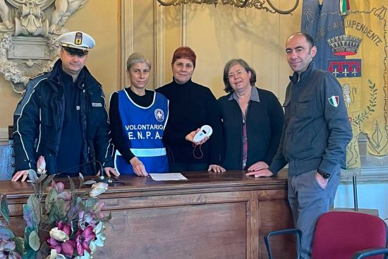 Acquapendente - Consegnato un lettore per i microchip dei cani all'Enpa