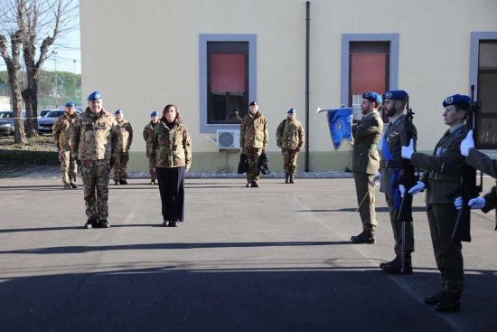 Viterbo - Il sottosegretario alla Difesa Isabella Rauti in visita al centro addestrativo dell'Aviazione dell'esercito