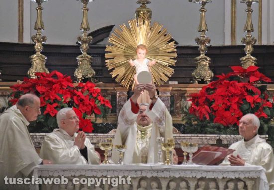 Civita Castellana - Il nuovo vescovo Marco Salvi entra in diocesi