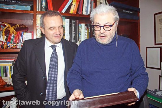 Viterbo - Il direttore di Tusciaweb Carlo Galeotti e il questore Fausto Vinci