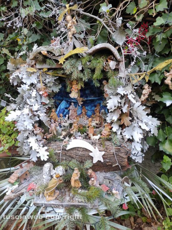 Presepe in mezzo al verde