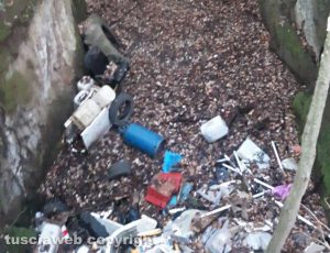 Vetralla - Fosso Rigomero ridotto a discarica