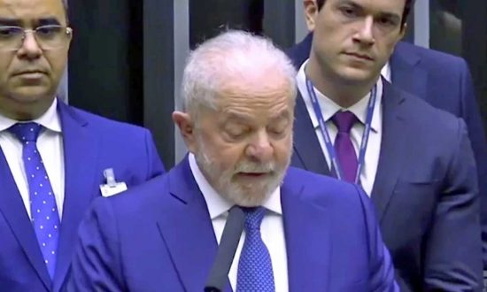 Luiz Inacio Lula da Silva giura da nuovo presidente del Brasile