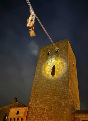 Bassano in Teverina - La Befana in volo dalla Torre dell'orologio