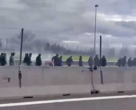 Scontri tra i tifosi di Roma e Napoli