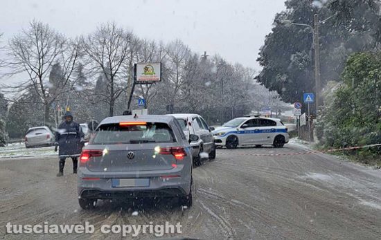 Viterbo - Strada Cimina bloccata dalla neve