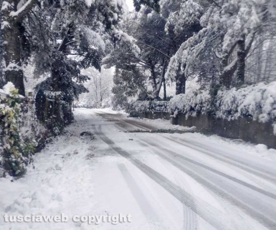 Bagnaia - Neve su strada Romana