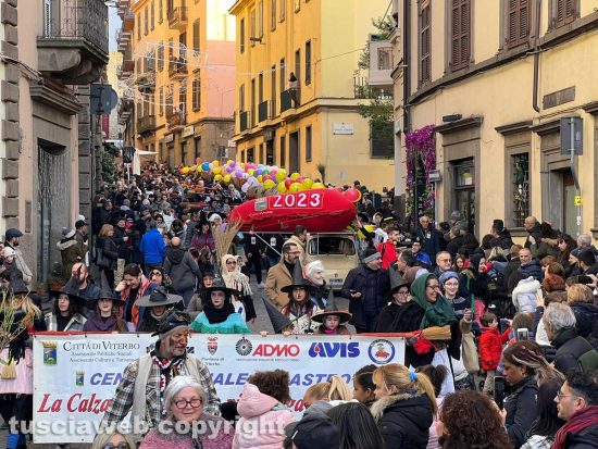 Viterbo - La calza della befana più lunga del mondo