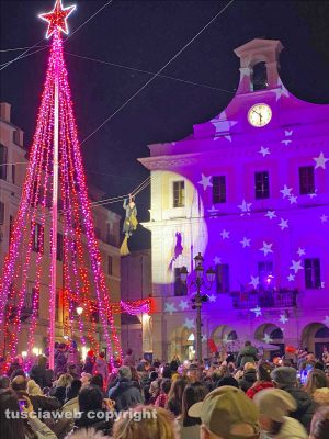 Civita Castellana - La Befana 115 vola su piazza Matteotti