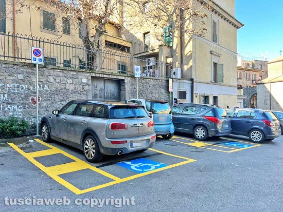 Viterbo - I nuovi parcheggi per disabili a piazza Dante
