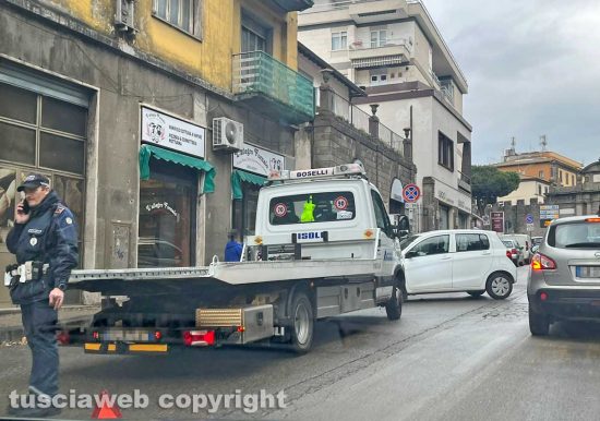 Viterbo - Via della Palazzina - Scontro tra due auto