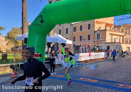 Civita Castellana - La maratonina dei tre comuni - Alessia Tuccitto è la prima atleta donna che raggiunge il traguardo