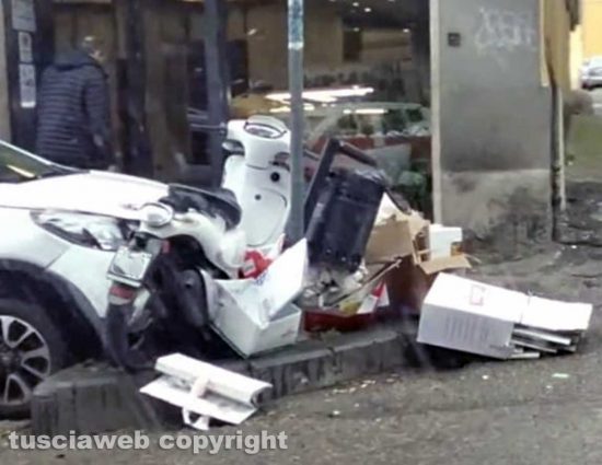 Viterbo - Via della Palazzina - Scontro tra due auto