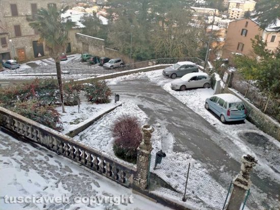 Montefiascone - Il ghiaccio in via Nazionale