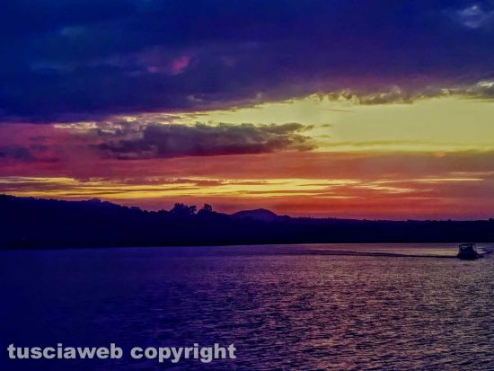 Tramonto sul lago di Bolsena